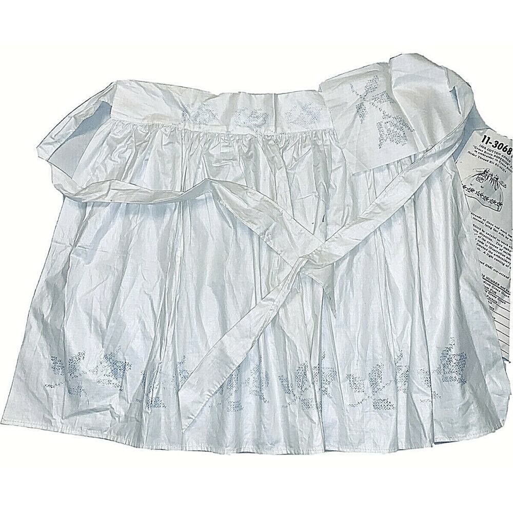 Vtg Apron 1966 Lee Wards Kit Cotton Chintz Stamped Cross Stitch Thread Included